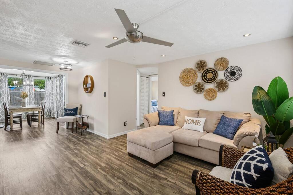 The Spanish Beach Home Only 10Mins From The Beach! Largo Exterior photo