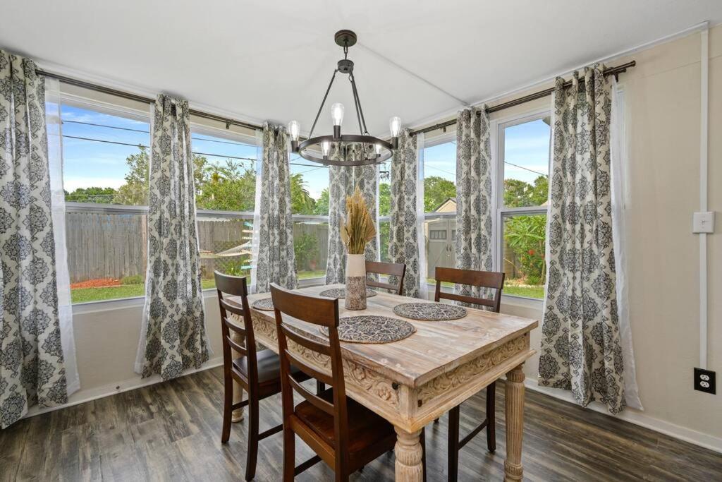 The Spanish Beach Home Only 10Mins From The Beach! Largo Exterior photo