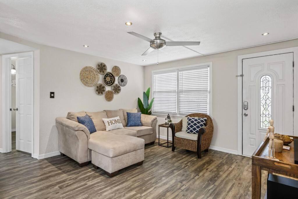 The Spanish Beach Home Only 10Mins From The Beach! Largo Exterior photo