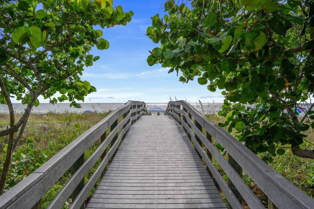 The Spanish Beach Home Only 10Mins From The Beach! Largo Exterior photo