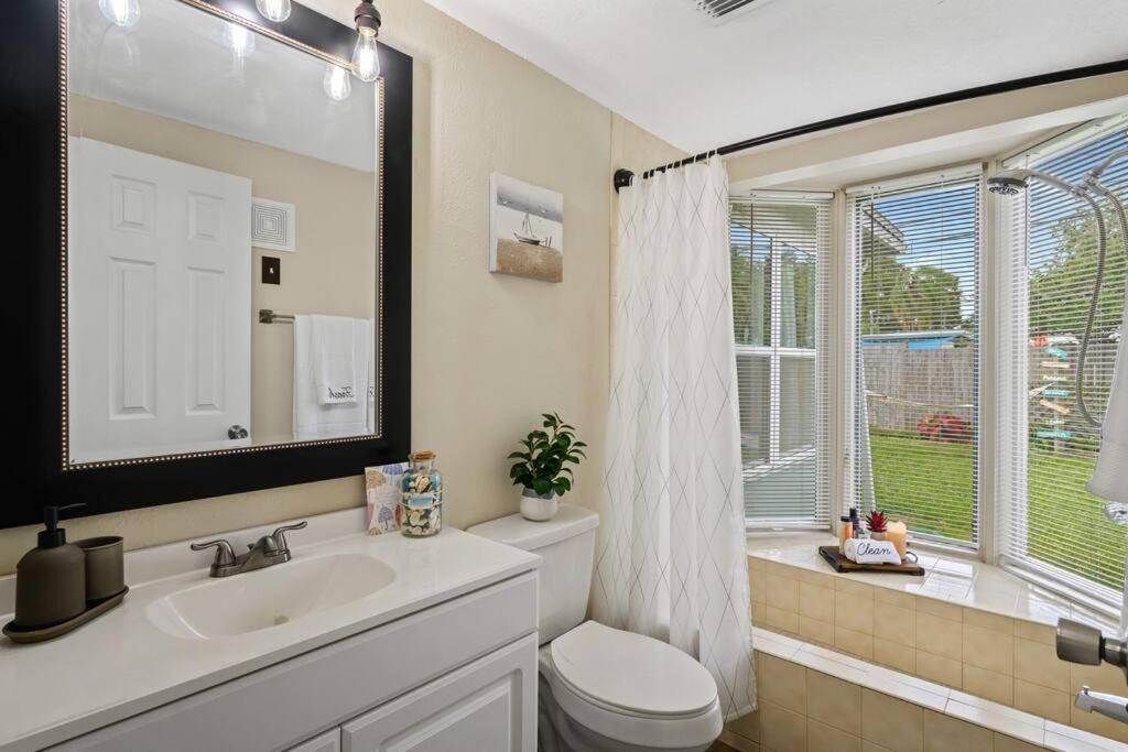 The Spanish Beach Home Only 10Mins From The Beach! Largo Exterior photo